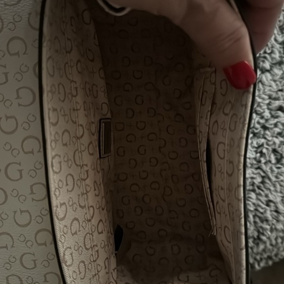 Beautiful GUESS purse - Picture 5 of 5